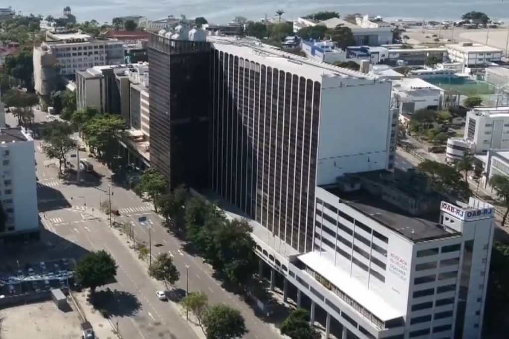 Comunicador do SBT acumula fortuna de mais de R$ 1 bilhão e compra a própria TV