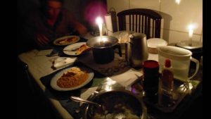 Consumidores podem pedir indenização ou ressarcimento por aparelhos danificados devido a quedas de energia. Entenda direitos, prazos e como proceder.