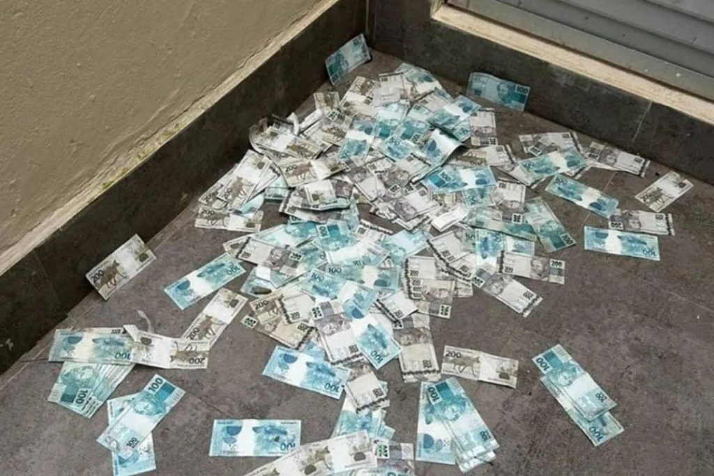 Mala de dinheiro é jogada da janela durante operação da PF do caso Master