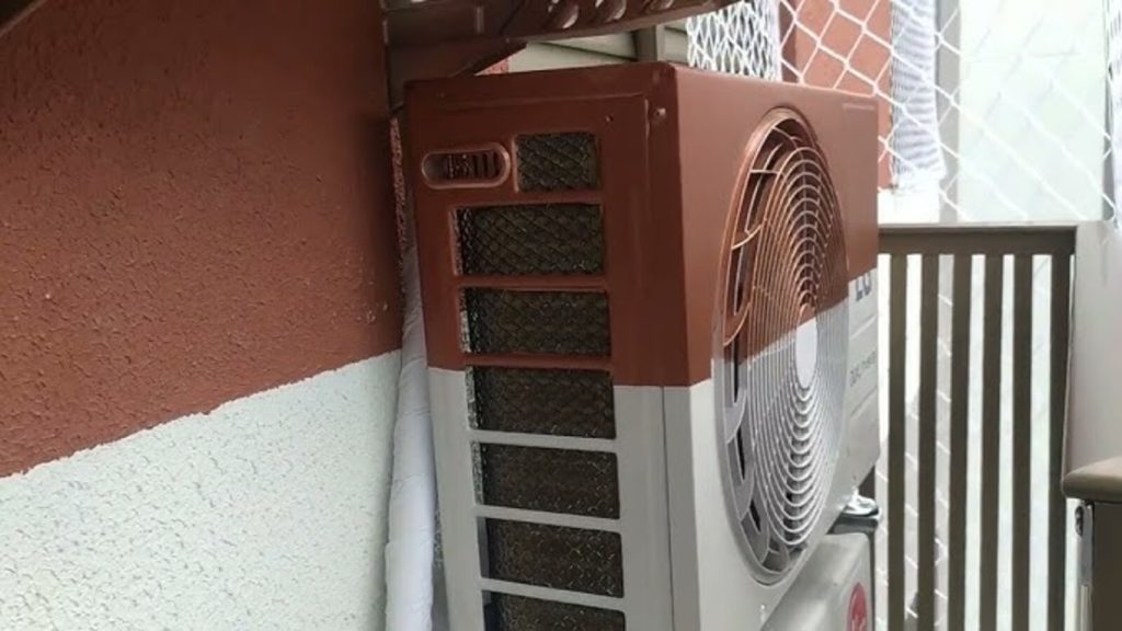 Prédios e condomínios proíbem instalação de ar-condicionado e moradores devem ficar atentos