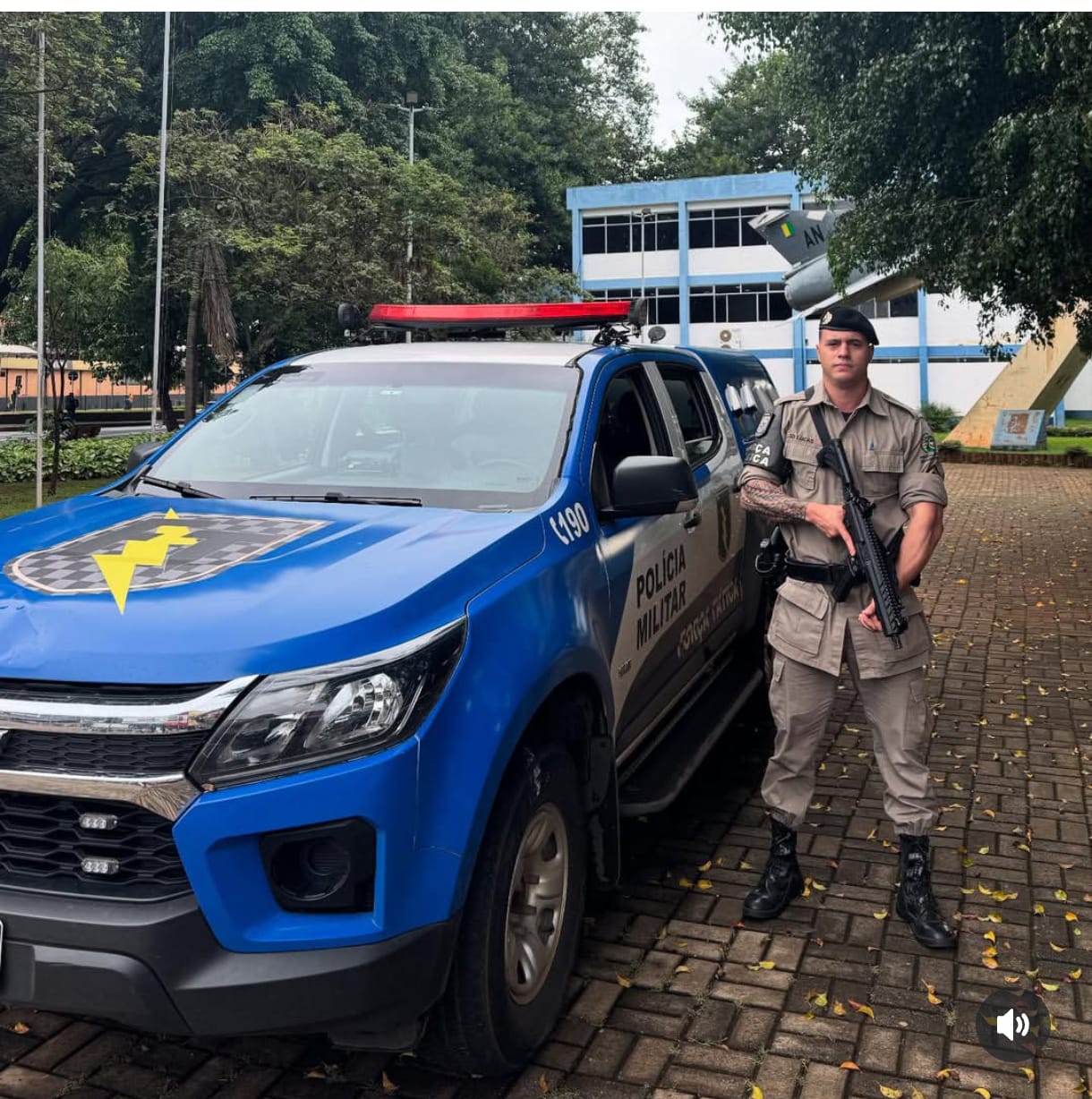 PM de folga foi quem ajudou a retirar mulher debaixo de kombi após acidente na GO-222