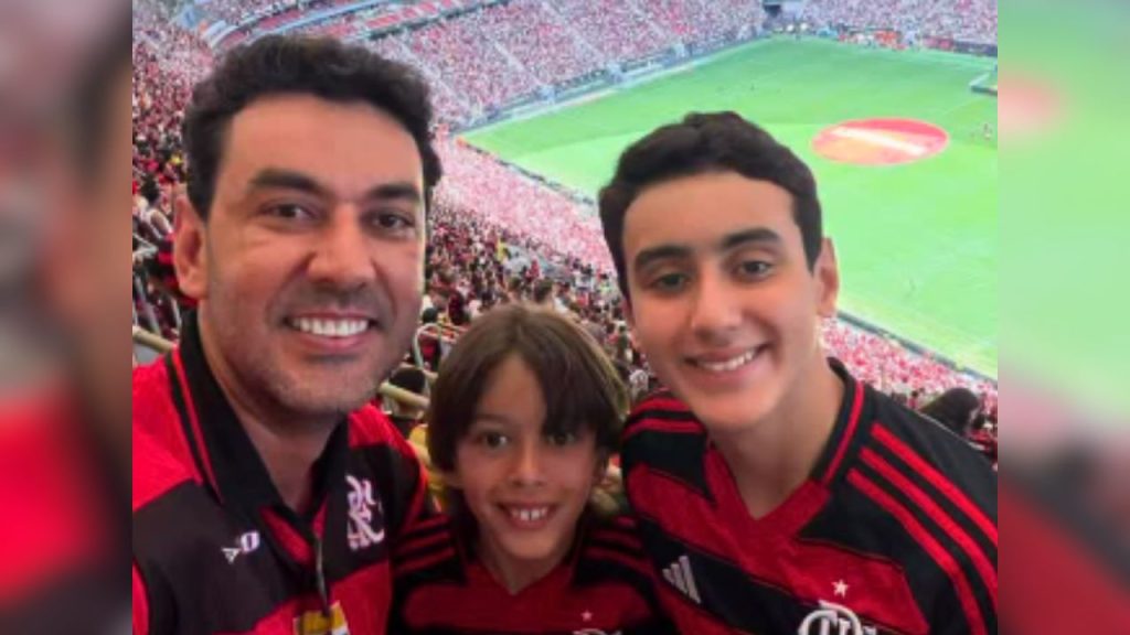Thales com os filhos, genro do prefeito de Itumbiara.