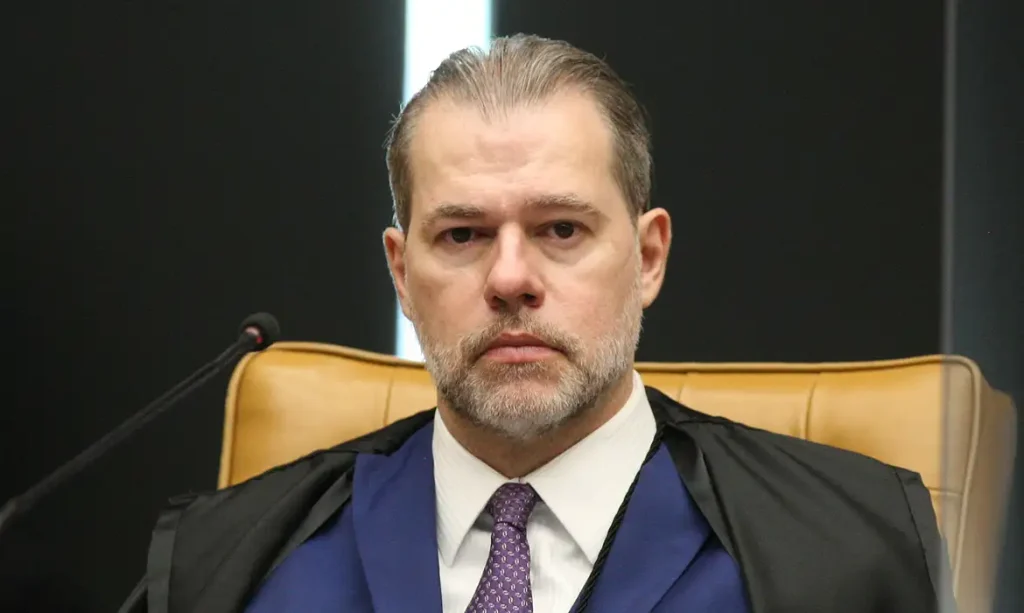Ministro decidiu deixar cargo após PF apontar citações do nome dele