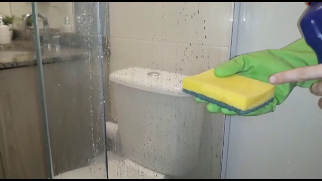 Descubra para que serve borrifar vinagre no box do banheiro e como remover calcário e manchas de forma simples e econômica.