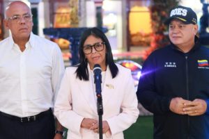 Líder interina da Venezuela se compromete a realizar eleições 'livres e justas'