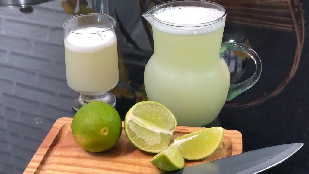 Descubra para que serve o suco de limão com cúrcuma e por que a bebida é recomendada para digestão, imunidade e saúde da pele.