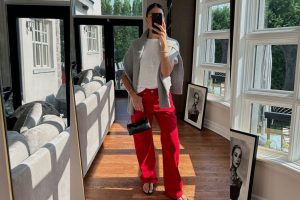 ‘Calça morango’ dos anos 2010 volta à moda e vira tendência forte de 2026