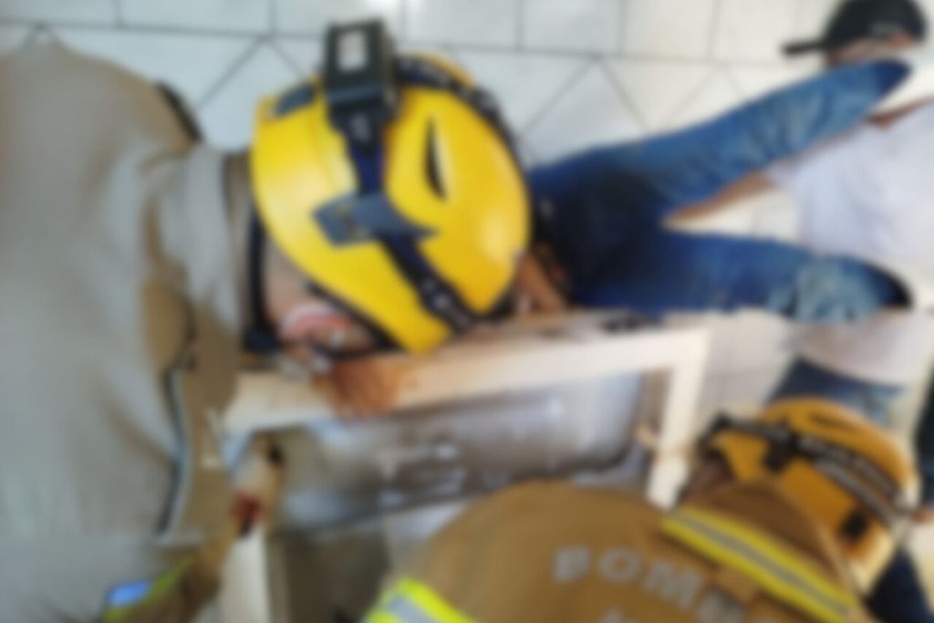 Acidente em fábrica deixa trabalhador preso em máquina de doces em Anápolis