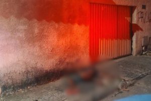 Homem é morto a tiros em rua de Goiânia e caso intriga polícia