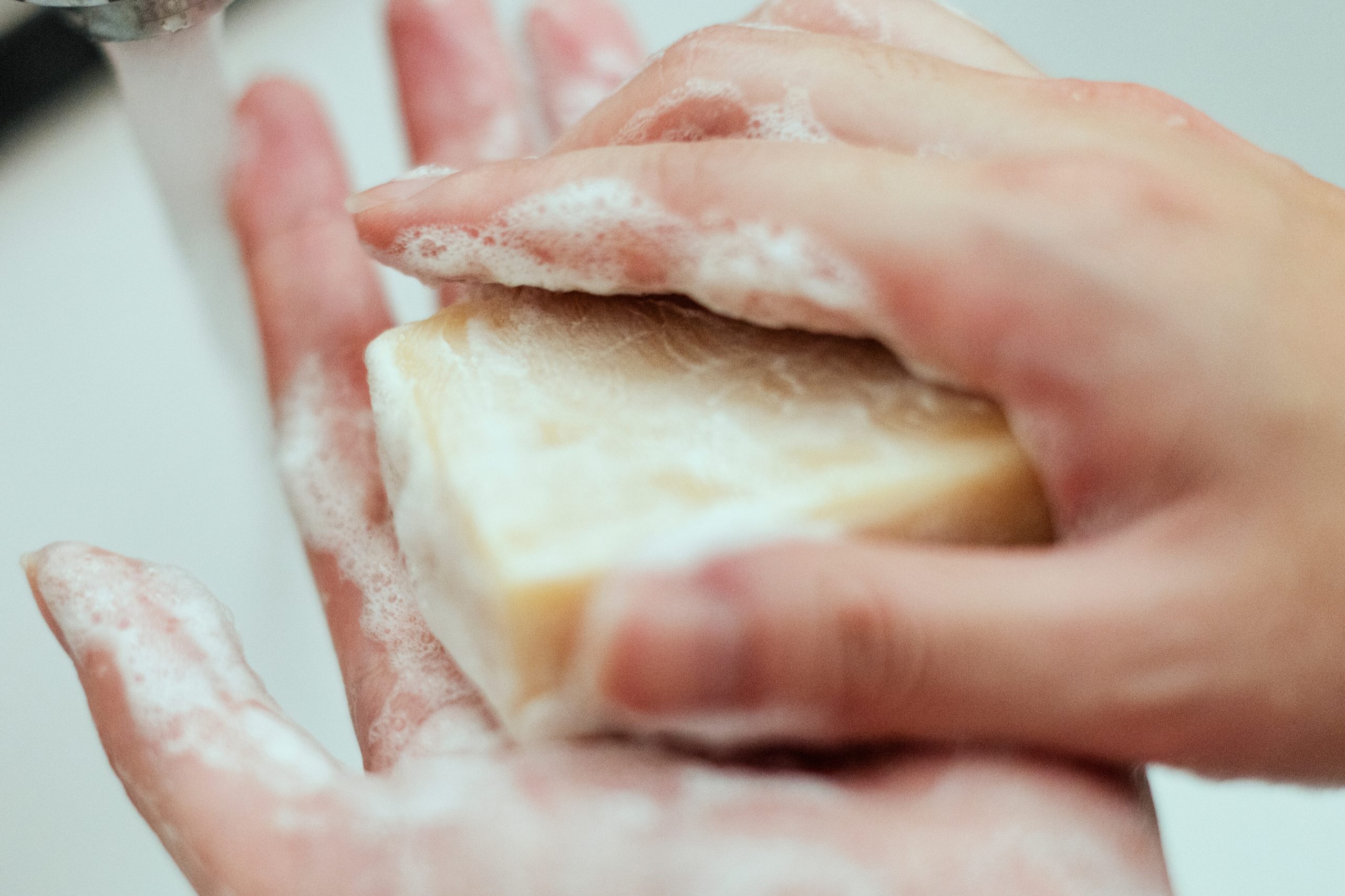 Do passado às prateleiras atuais: a história do sabonete que virou símbolo de riqueza no Brasil