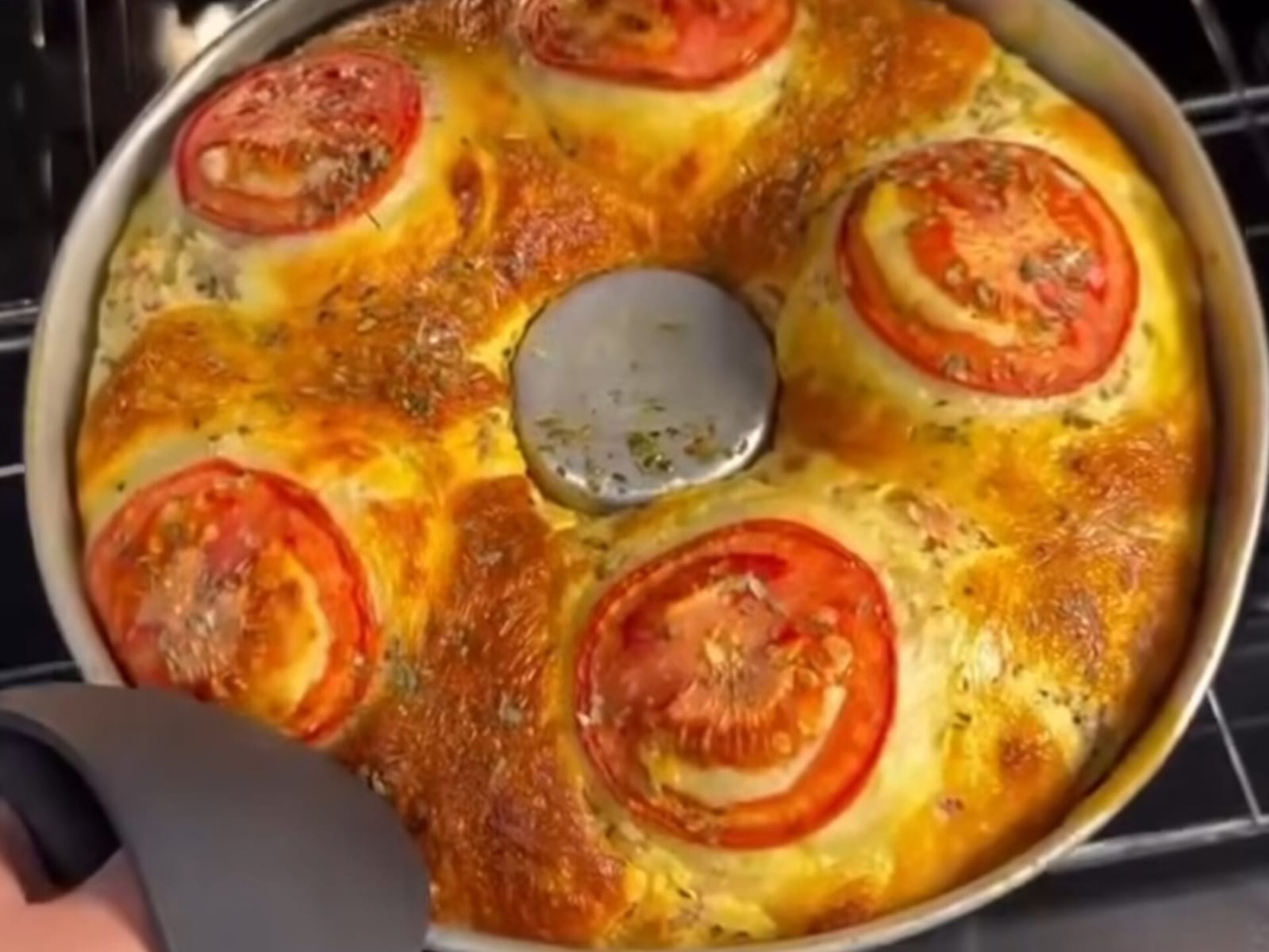Bolo salgado para o café da tarde: a receita fácil para aproveitar o feriado