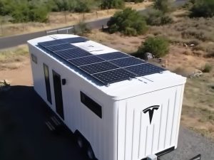 Casa da Tesla chega ao Brasil por menos de US$ 10 mil e promete gerar 140% da própria energia