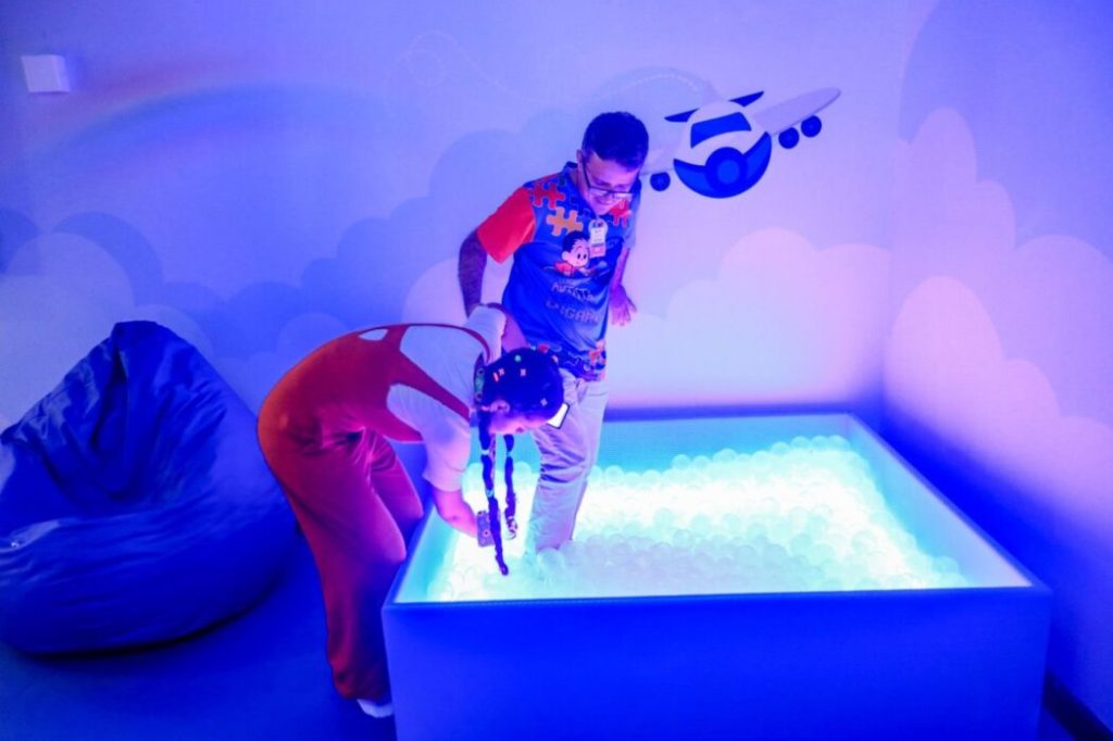 Aeroporto de Goiânia passa a contar com sala multissensorial para acolher passageiros neurodivergentes