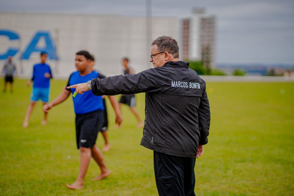 Prefeitura busca contratar analistas de esporte e treinadores. Há 22 vagas.