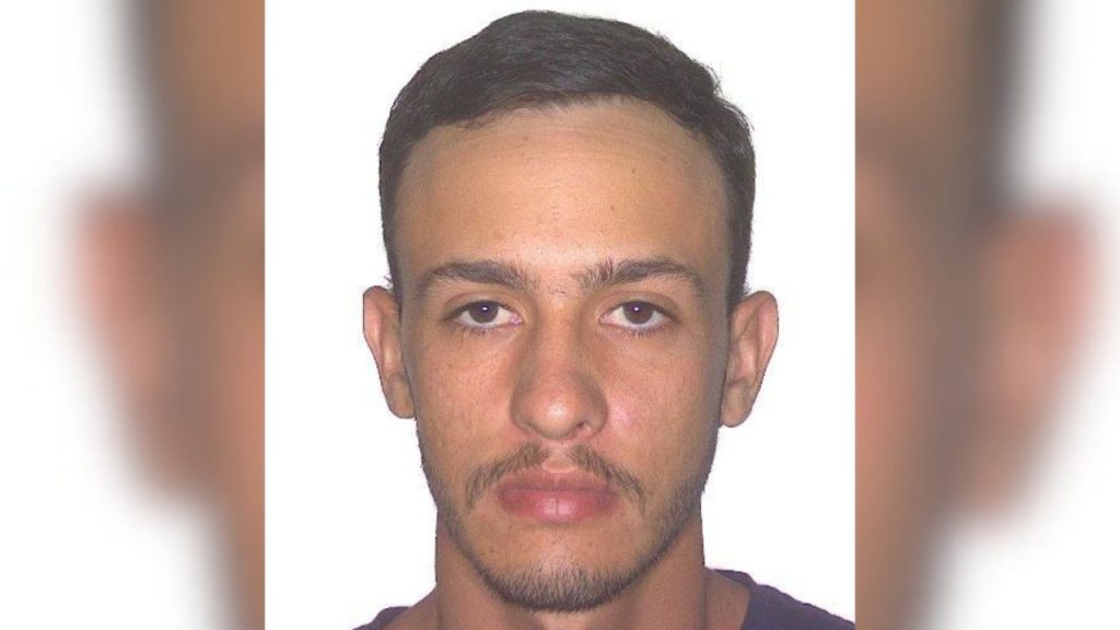 Jovem foi pisoteado por boi durante rodeio.