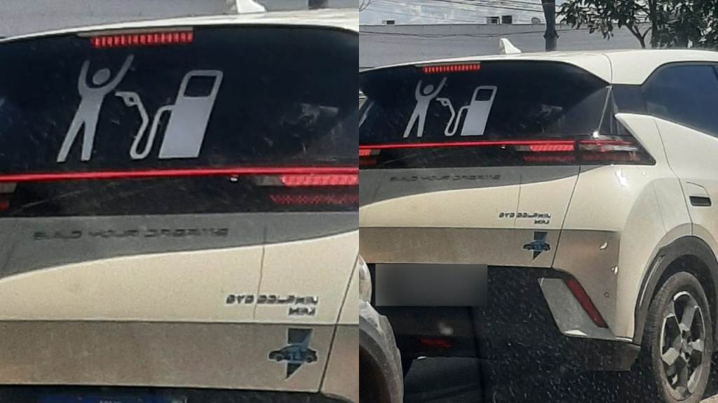 Adesivo foi visto em BYD, que circula em Anápolis.