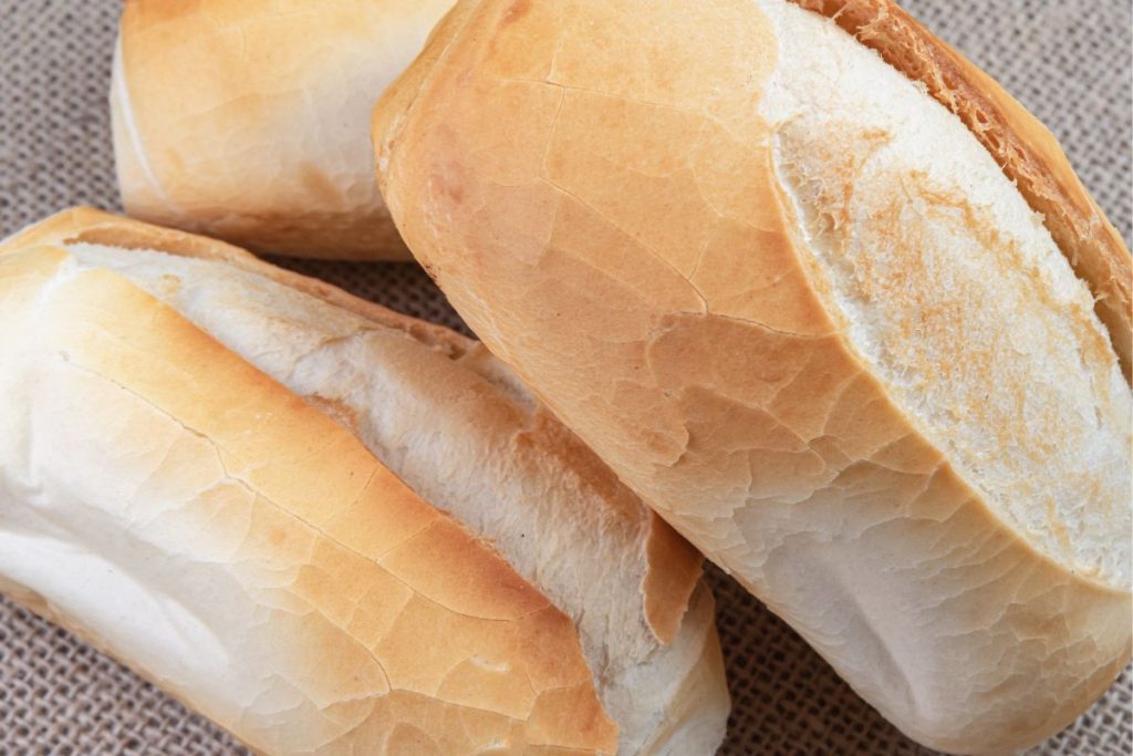 PÃO CONGELADO E DEPOIS AQUECIDO