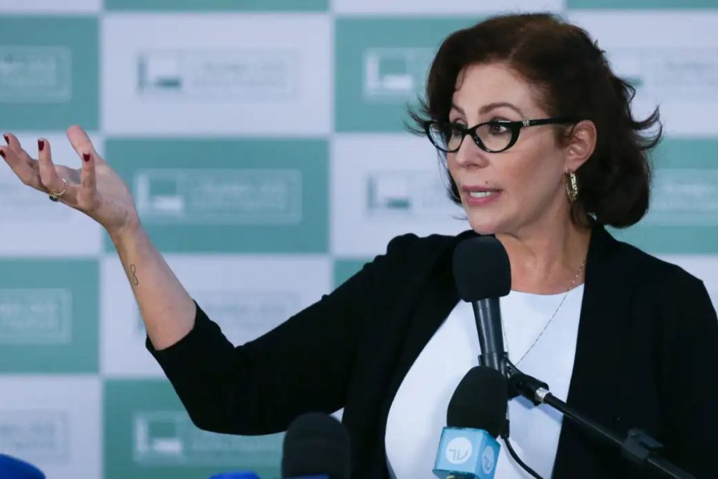 Moraes arquiva investigação contra Zambelli por obstrução e coação