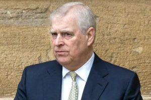 Ex-príncipe Andrew é preso por suspeita de conduta imprópria envolvendo caso Epstein, diz imprensa