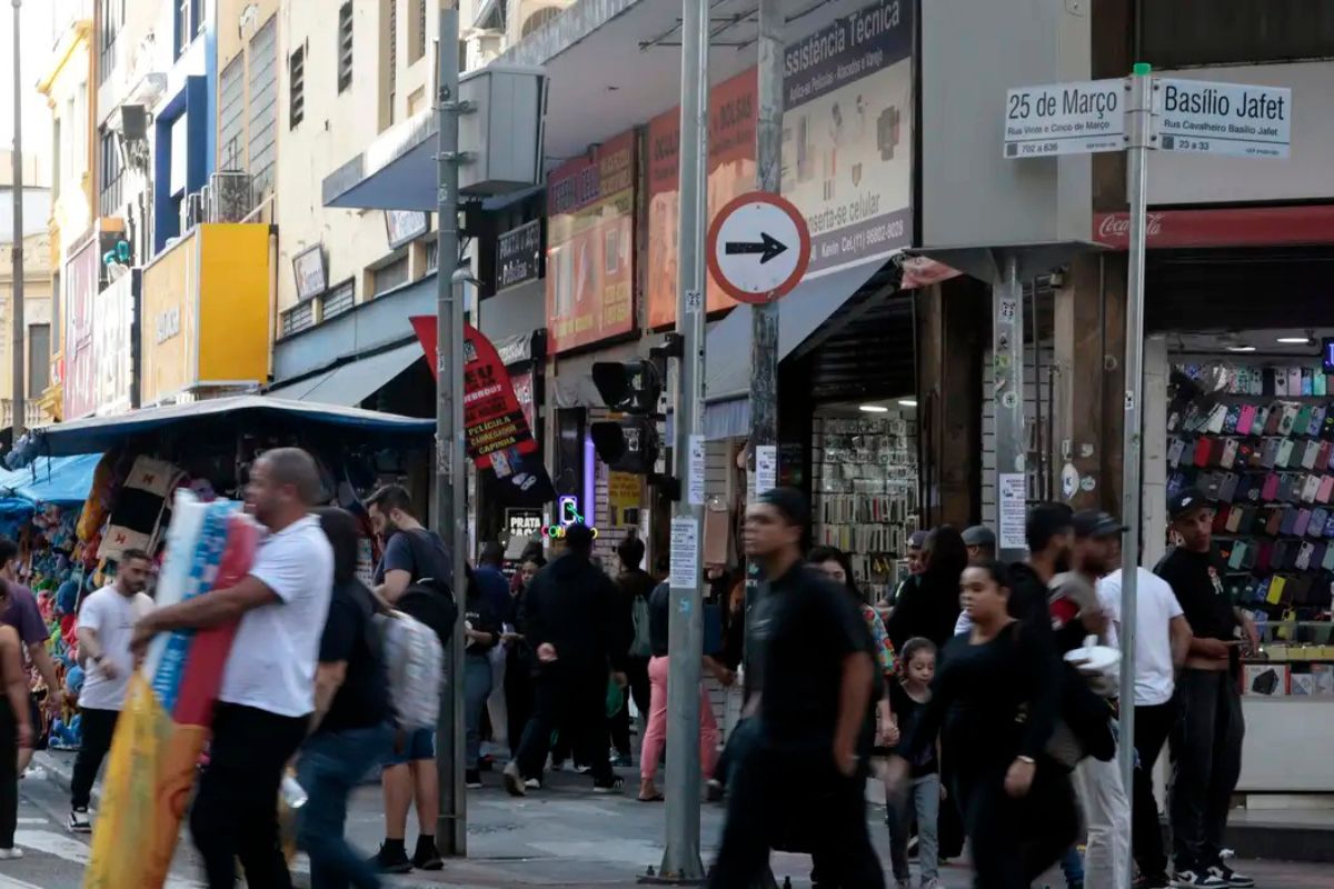 Mudança na lei: funcionários do comércio terão que se adaptar a nova regra a partir de 1º de março