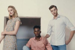 Mulher começa pequena camisaria e transforma marca na mais famosa do Brasil