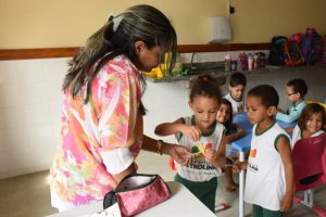 Nova lei ajuda profissionais da educação a se aposentarem mais cedo no Brasil