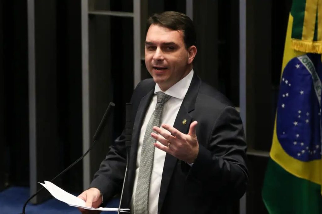 Flávio atua para ter palanque com PL candidato ao governo ou Senado em todos os estados