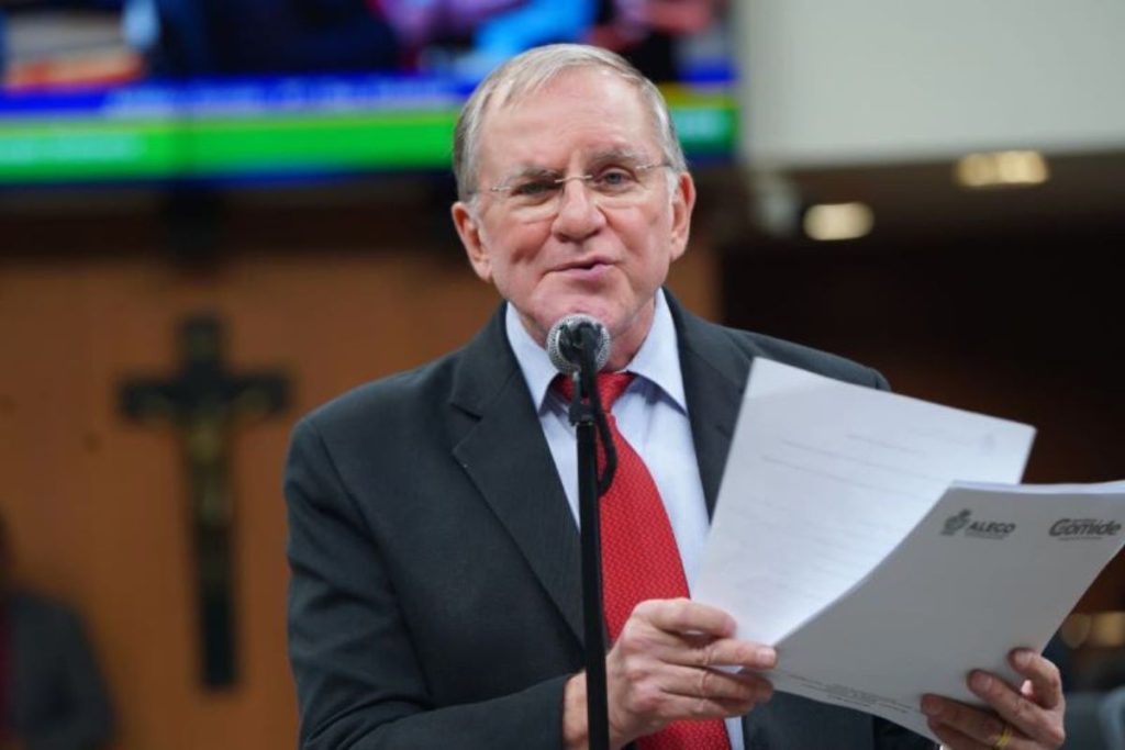 Gomide propõe que SUS em Goiás use polilaminina, molécula que virou esperança para reverter paralisia por lesão na medula