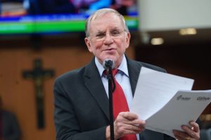 Gomide propõe que SUS em Goiás use polilaminina, molécula que virou esperança para reverter paralisia por lesão na medula