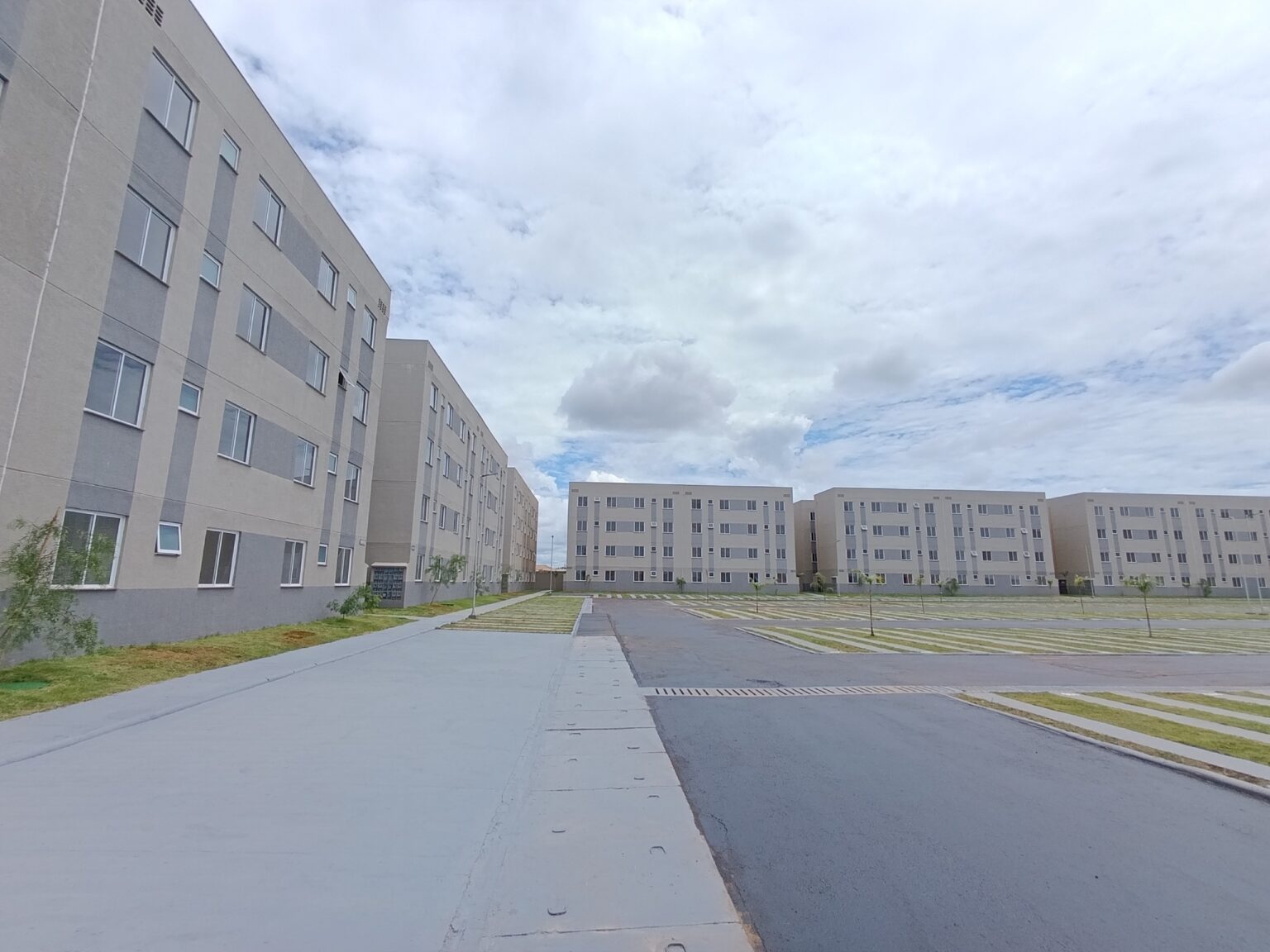 Saiba como regularizar imóvel sem escritura apenas com contrato de compra e venda e quais caminhos jurídicos permitem o registro em cartório com segurança.