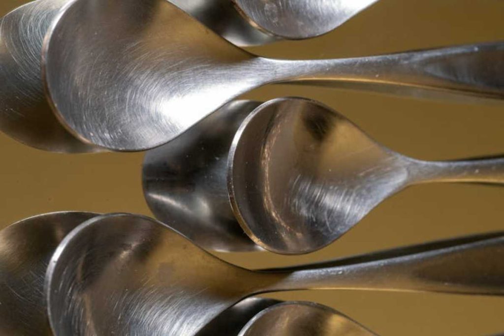 Colocar uma colher na janela