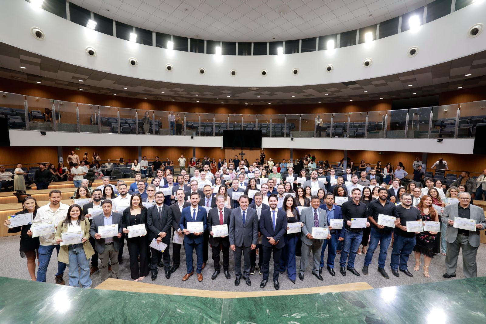Profissionais receberam o Certificado do Mérito Legislativo, uma das mais importantes honrarias da Alego