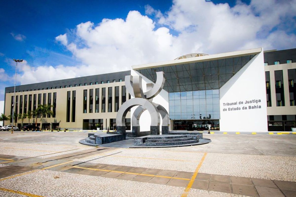 Justiça aumenta pensão e reconhece dedicação exclusiva da mãe como trabalho no cuidado da filha