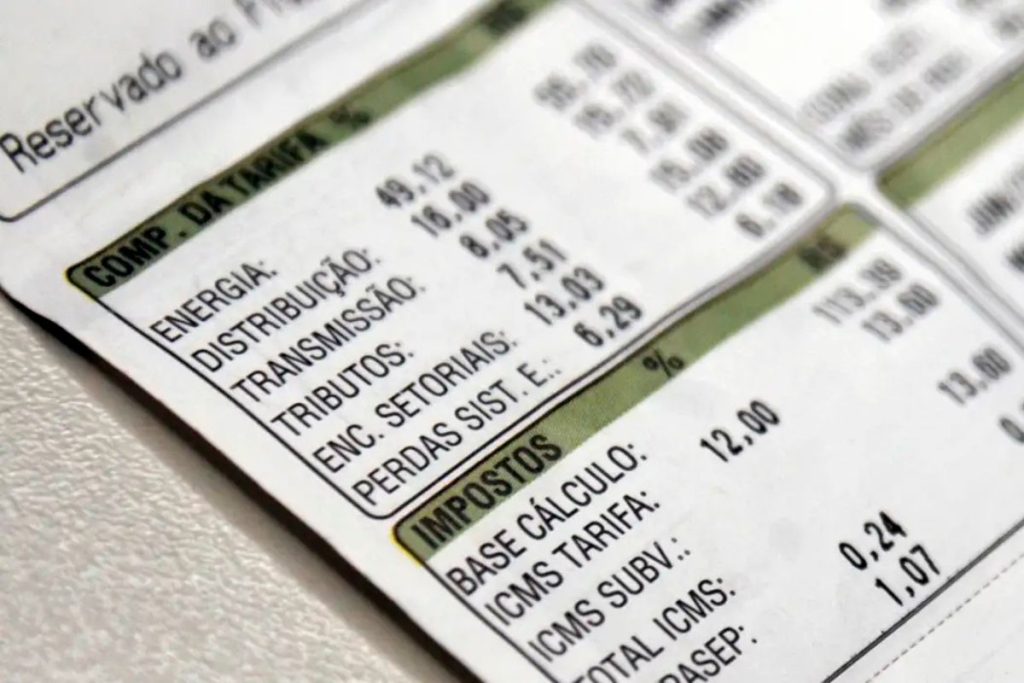 Conta de luz deve subir acima da inflação neste ano, apontam projeções