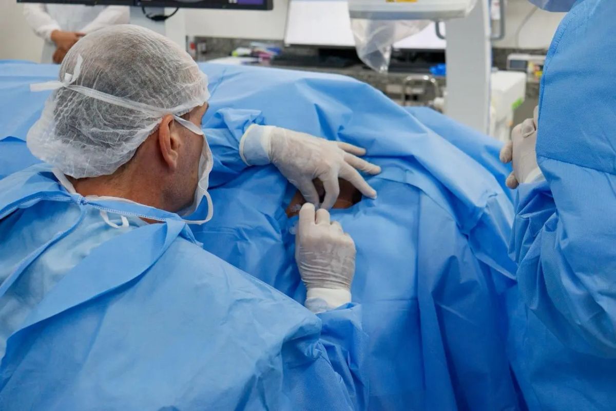 Paciente goiano recebe terapia experimental com polilaminina para lesão medular