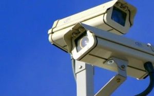 Radar com inteligência artificial para multar motoristas já opera no Brasil, amplia a fiscalização nas rodovias e pode substituir os radares tradicionais.