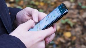 Demorar para responder mensagens pode ser sinal de alta inteligência, segundo a psicologia