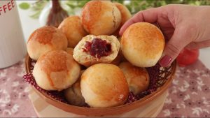 Pão recheado com goiabada e queijo: receita deliciosa e simples para a hora do lanche