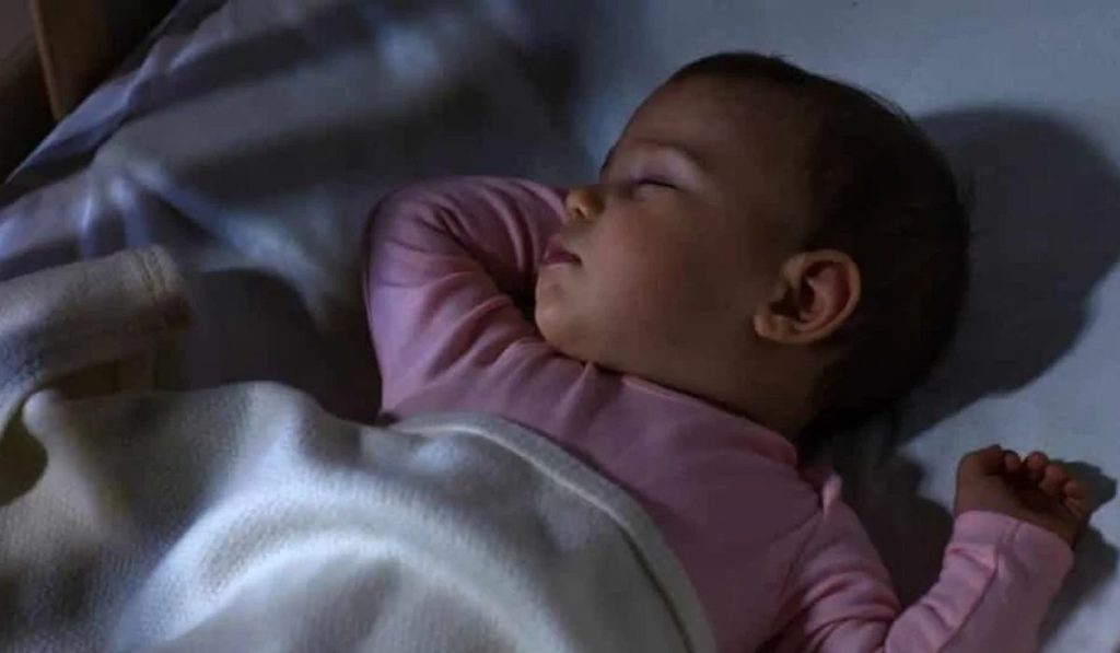 Técnica simples promete fazer criança dormir em menos de 5 minutos