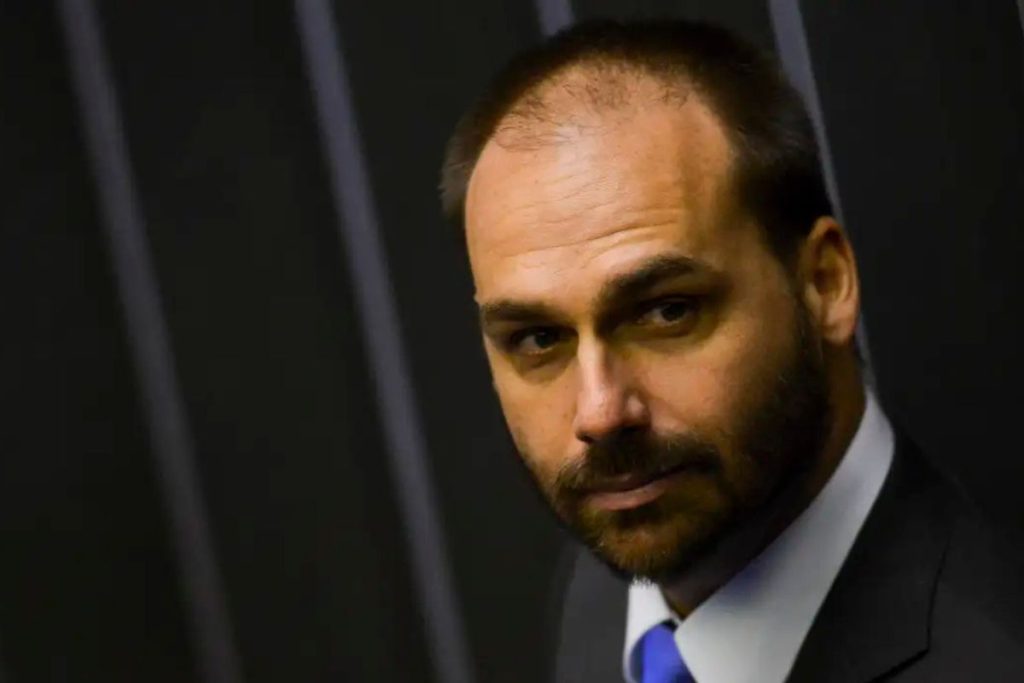 Moraes manda notificar Eduardo Bolsonaro sobre abertura de ação penal