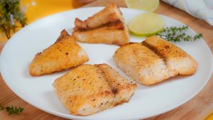 Veja qual é o melhor peixe para fazer na airfryer e aprenda receita fácil que deixa o peixe sequinho por fora e macio por dentro.