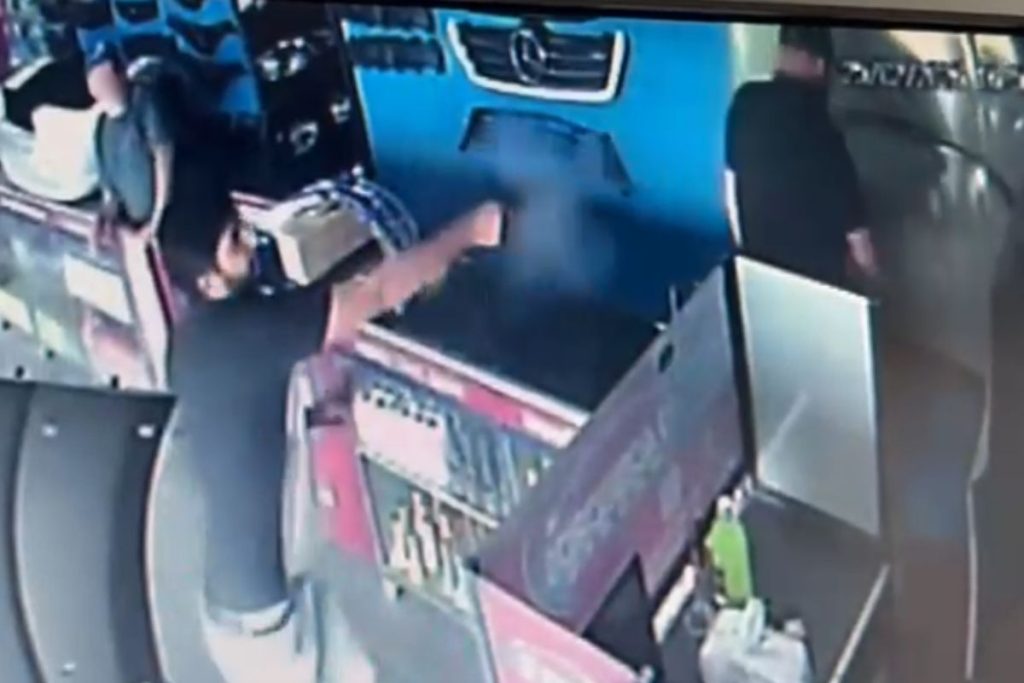 Vídeo mostra momento em que comerciante é morto a tiros dentro de loja em Goiânia