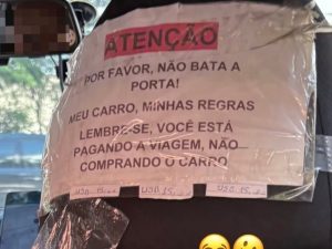 Motorista por aplicativo coloca placa no banco com aviso direto para os passageiros: “meu carro, minhas regras”
