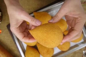 Receita de coxinha de frango macia por dentro e crocante por fora