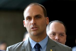PF afasta Eduardo Bolsonaro de cargo por faltas não justificadas