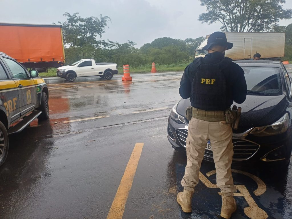 carro detido pela PRF