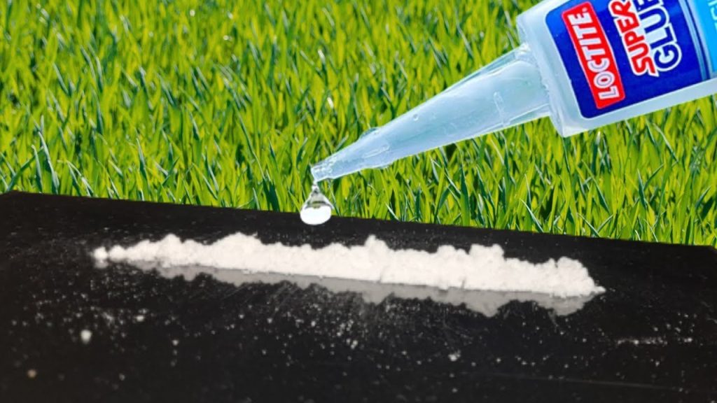 Misturar bicarbonato de sódio e supercola: para que serve e por que fica mais resistente que a cola comum