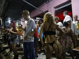 Profissionais do sexo devem declarar Imposto de Renda quando ultrapassam o limite anual exigido pela Receita Federal. Entenda como funciona o Carnê Leão.