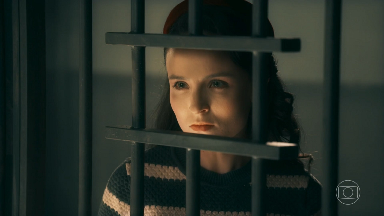 Êta Mundo Melhor: Inimigo é preso e Estela respira aliviada