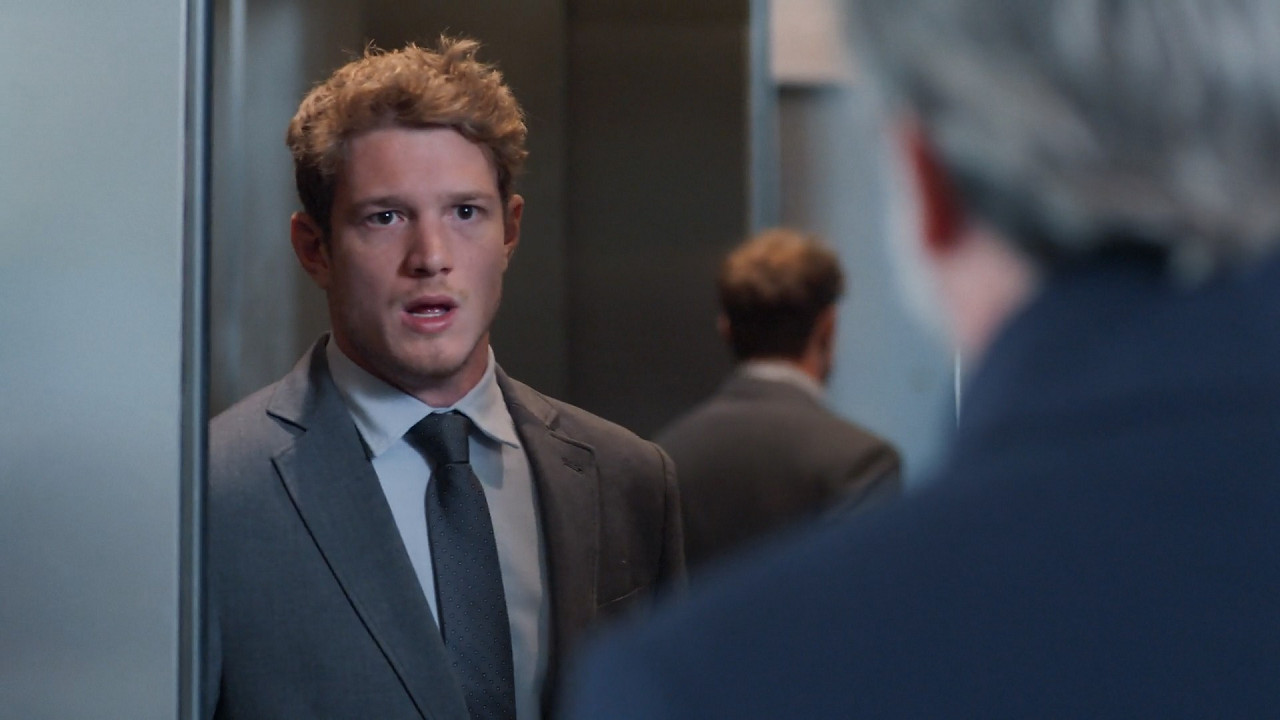 Três Graças: Leonardo entrega dossiê contra Ferette e sela queda do pai